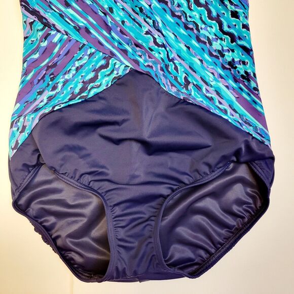 NWT Land's End Tummy Control Scoop Neck Tugless One Piece Size 4 Swimsuit - Picture 4 of 11